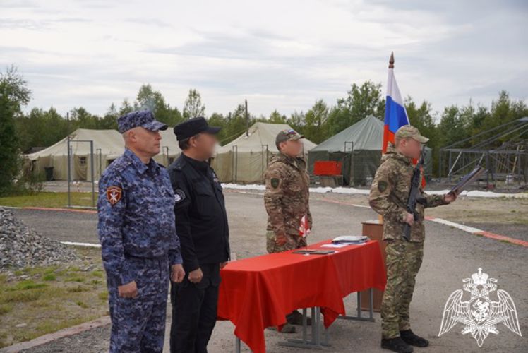 В Мурманске молодые сотрудники ОМОН «Медведь» Росгвардии торжественно приняли присягу
